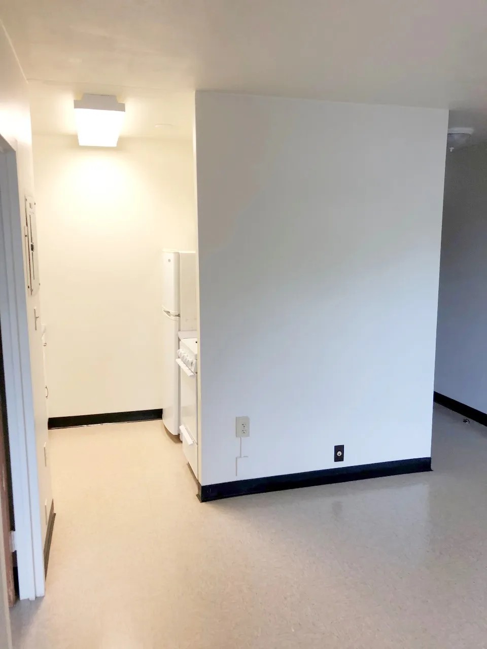 Side view of the kitchen and hallway